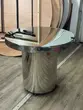 Стол для торта круглый серебряной с зеркальной столешницей  - Фото миниатюра 2